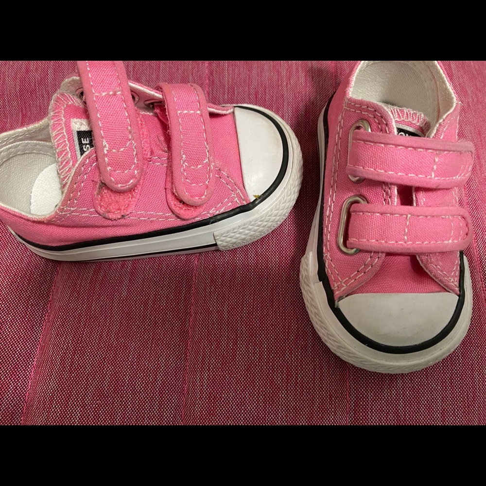 PRICE DROP!!!!💖Toddler Size 2c Converse